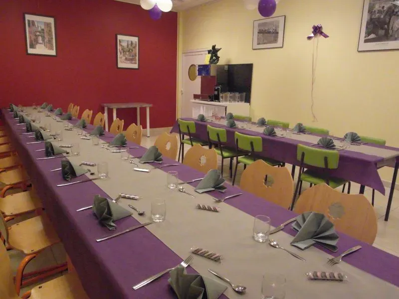 Salle des fetes violet
